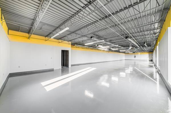 $1,500 Newly Renovated Warehouse | Flex | Shared Docks | Drive-In Doors (Dayton)63856988985217121