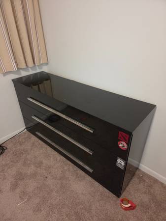 Dresser & Queen spring 1
