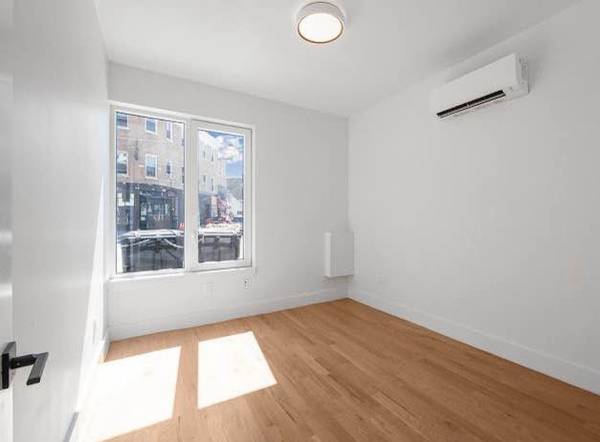 $5,700 / 2br - 💥Beautiful spacious Duplex! 2 Bed, 1.5 Bath !! 💥 (Williamsburg)63788551887747123