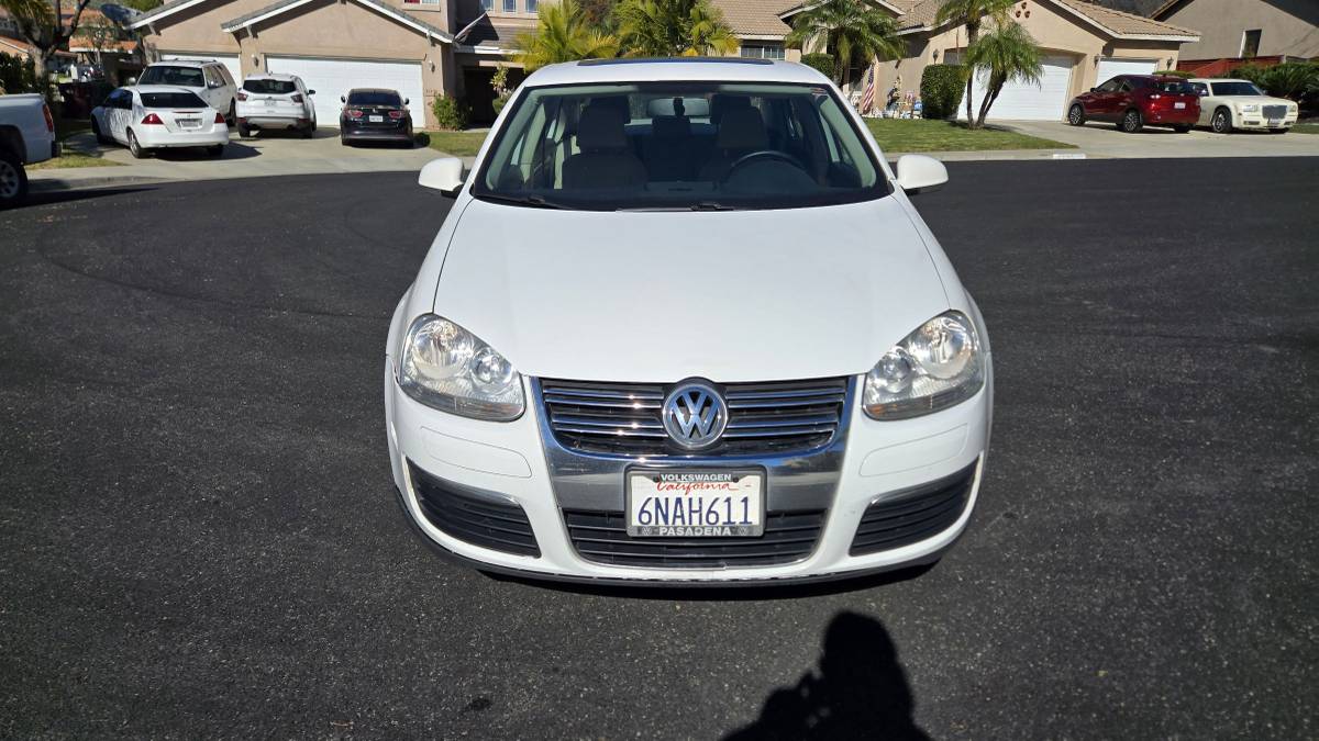 2010 Volkswagen jetta sport SE 2.5 CLEAN TITLE SMOG CERT IN HAND DRIVES GREAT NO