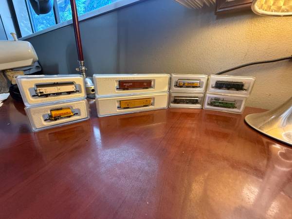Märklin Mini-Club Z Scale Freight & Passenger Car Lot (8 Pieces