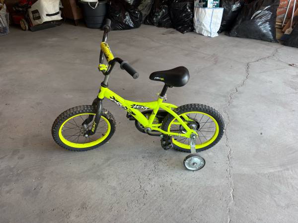 Kids Kent 16 Pro BMX (with training wheels) 1