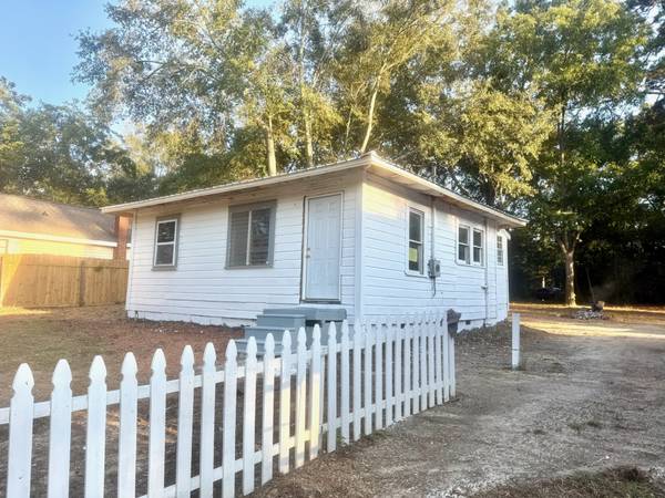 $70,000 / 2br - 572ft2 - Dothan 2 Bedroom Fixer-Upper for Sale. MAKE YOUR OFFER TODAY! (Dothan)63936353344130123