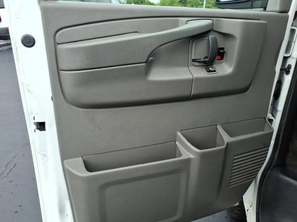 2015 Chevrolet Express LT - Photo 9