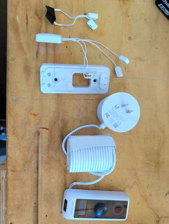 Unifi G4 doorbell with all pieces 1