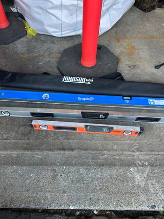 2 pcs. 2 Johnson digital levels 2 & 4 feet and extended box beam level 1