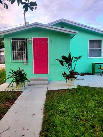 $419,000 / 2br - 542ft2 - 2B/1B Single Family Home - Great Opportunity (Hollywood Beach)63906440105346121