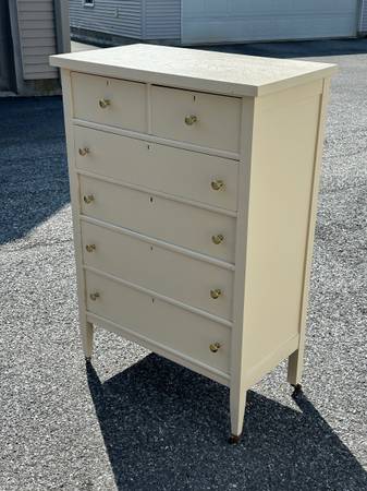 Vintage Dresser 1