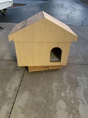 DOG HOUSE FOR MEDIUM DOG 1