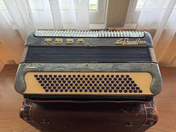 Professional Lo Duca Bros Milwaukee Accordion Includes Case