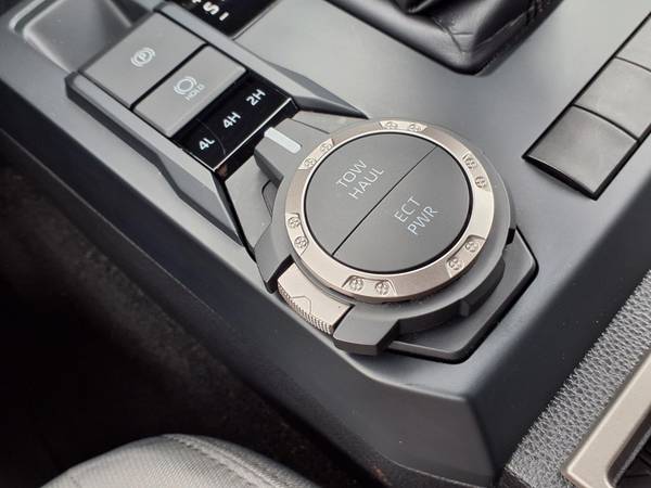 2025 Toyota Tacoma SR5 - Photo 10