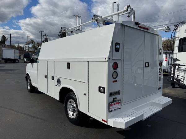 2017 Chevrolet Express 3500 Cutaway - Photo 3