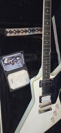 Epiphone Tommy Thayer Explorer w/ Case and COA 1