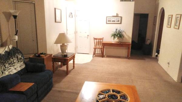 $695 / 3br - Room for Rent in nice home with spacious kitchen and living room. (Venita)63977274005506122