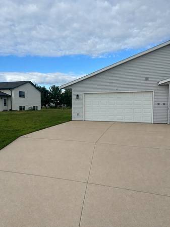 Spacious 3 Bed, 2 Bath Bi-Level Duplex with Large Yard & New Deck 1
