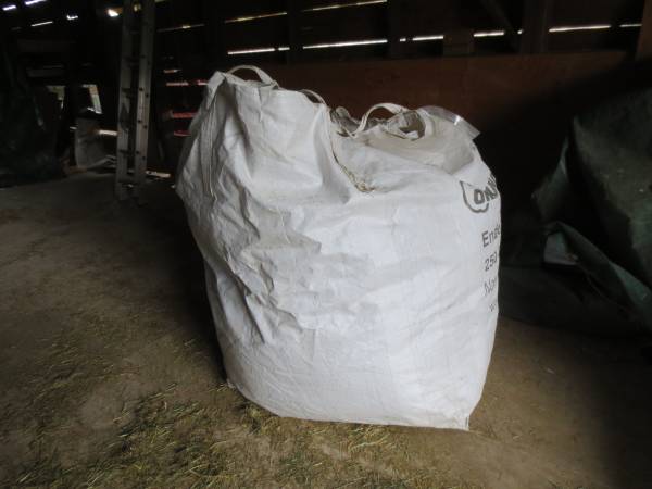 MULCH HAY 1