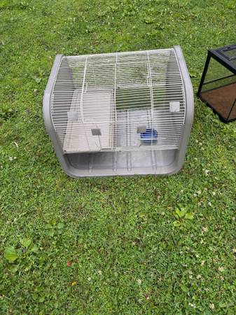 Two cages lizzard and hamster cage (Osseo)