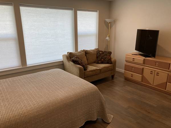 $1,490 / 1br - 308ft2 - Modern second-floor master bedroom with access to all common areas (Vancouver)63914853542402121