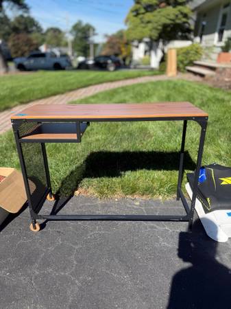 Desk 1