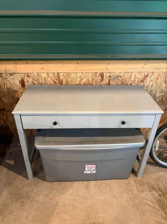 Gray desk 1