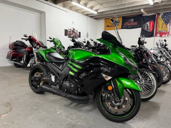 2016 Kawasaki Ninja ZX-14R *LOW MILES- FINANCING AVAILABLE