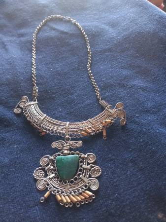 PERUVIAN handmade wire necklace. NEW. alpaca with green stone 1