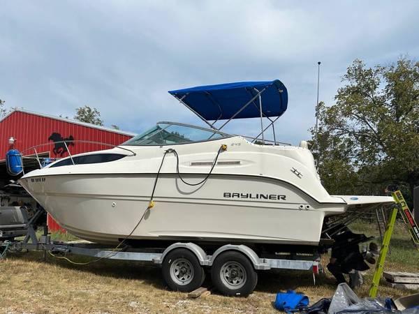 2010 Bayliner 245 1