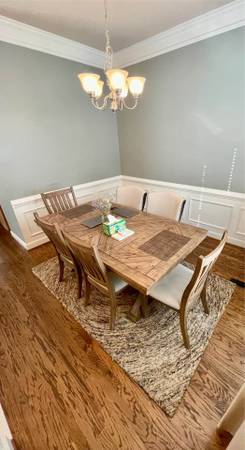 Rustic Dining Table Set with 6 Chairs – Excellent Condition 1