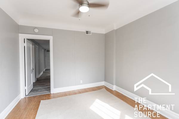 $1,850 / 2br - Ukrainian Village Two Bed with central heat in a super quiet street! (Ukrainian Village)64041645969537123