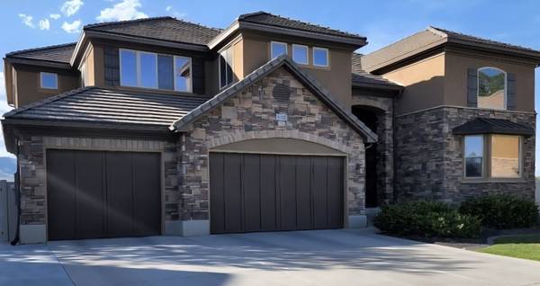 Beautiful Upscale Apartment, PRIVATE GARAGE! 1