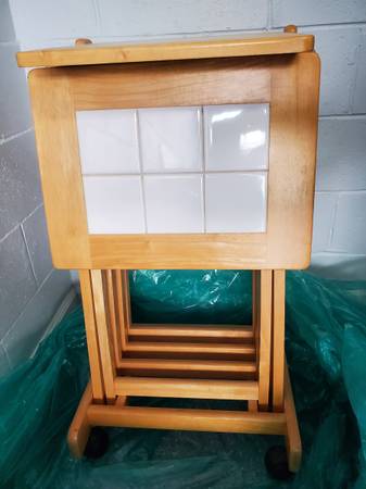 4 Tiled TV Trays, with Storage Rack on Casters 1