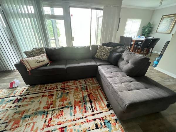 Large Comfortable Sectional Couch – Good Condition 1