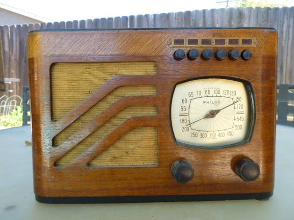 Antique Philco model 39-7,works and looks good. 1