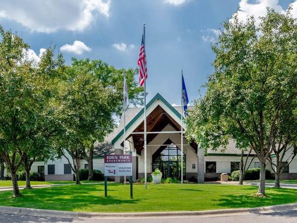 $1,355 / 2br - 815ft2 - Disponible HOY! (6455 Zane Ave N, Brooklyn Park, MN)63990378961410124