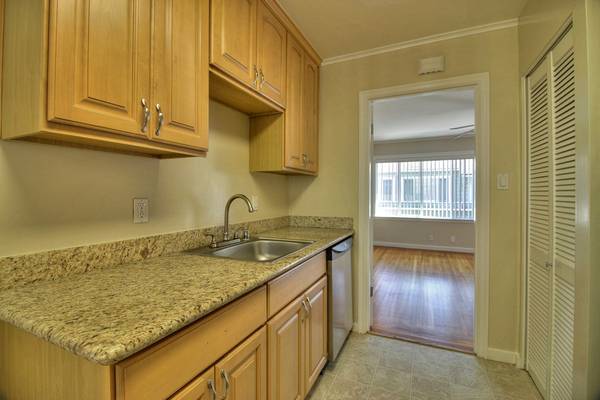 $2,500 / 300ft2 - Charming Studio Available NOW! (menlo park)63682814165121123