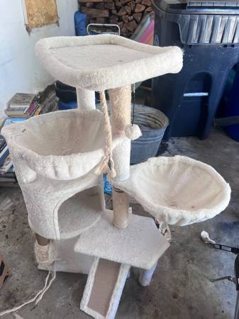 Cat tree 1