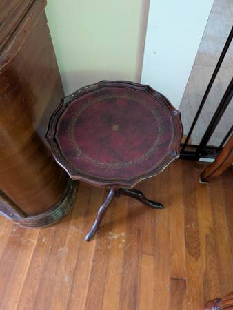 "Bombay" ROUND SIDE TABLE - $25 (Anniston)63440305817473120