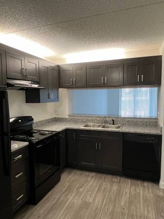 $1,950 / 2br - 1150ft2 - 2 bed 2 bath move in immediately , no hoa (West Palm Beach)64049280708995120