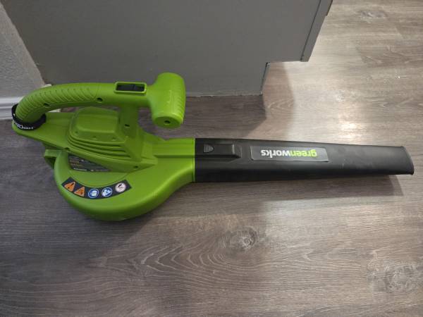 Greenworks Leaf Blower 1