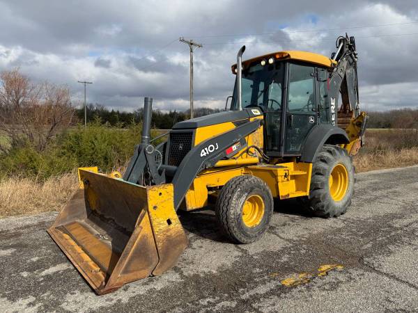 John Deere 410J Backhoe with Cab 1