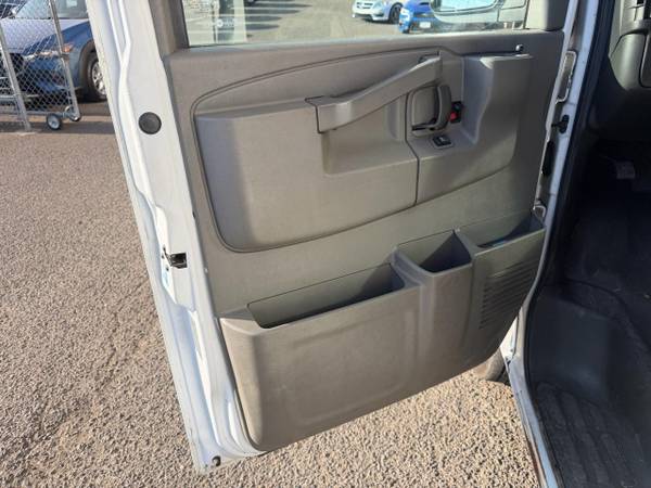 2018 GMC Savana - Photo 8