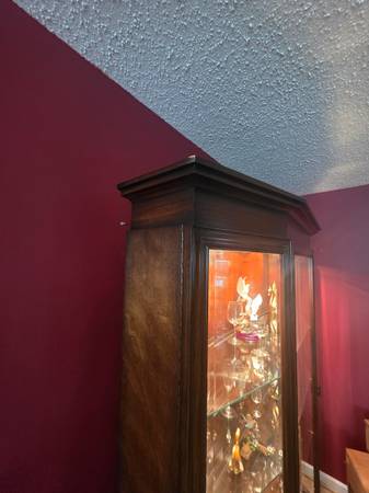 REDUCED!!!.....China Cabinet SOLID WOOD EXCELLENT CONDITION 1
