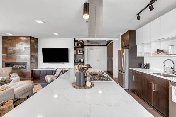 $2,140 / 1br - 440ft2 - Top Floor One Bed - Where Style Meets Comfort and Views! (Capitol Hill)63786708163329123