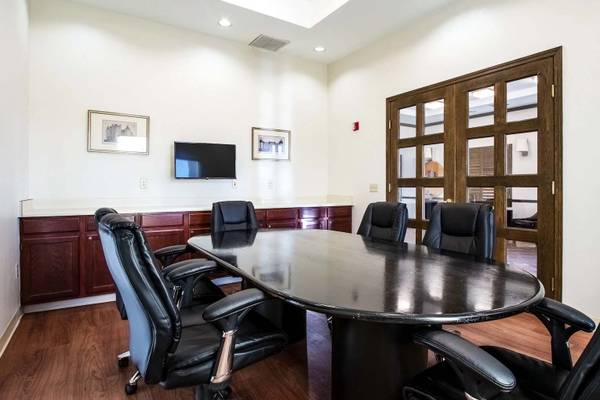 Swimming Pool, Disability Access, Air Conditioning 1