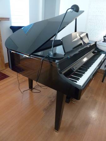 Yamaha Digital Mini-Grand Piano CLP-175 1