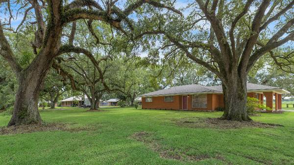 $1800.00 / 3br - 1900ft2 - Beautifully renovated & spacious 3 bd 2 bath 1900 sqft house63857515560323121