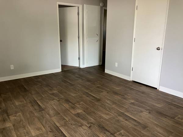 $1,655 / 2br - Charming unit- like your own home (Vancouver Area)63841707475331122