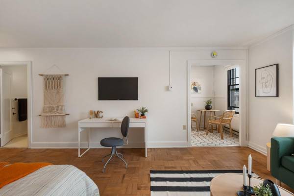 $1,870 / 552ft2 - Large Floor Plans, Hardwood Floors, Controlled Access Package Room (U-District)63934419255682121