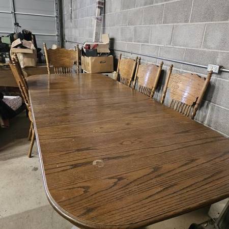 SOLID OAK LARGE TABLE AND CHAIRS 1