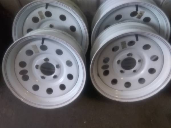(4) 15" white module, wheels 1